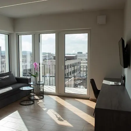 Sunlit Loft- Prime Views Lägenhet