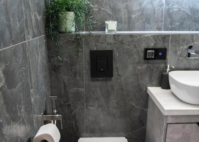 Sunlit Loft- Prime Views *