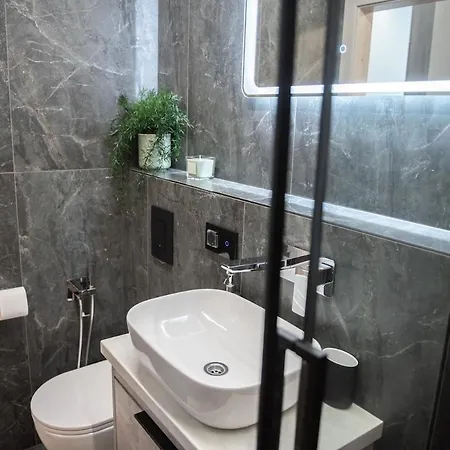 公寓 Sunlit Loft- Prime Views