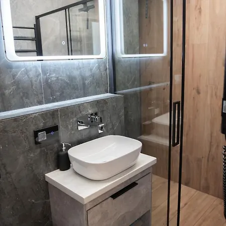 Sunlit Loft- Prime Views 维尔纽斯