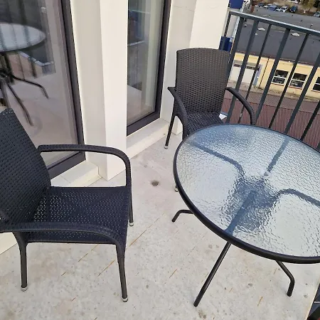 Sunlit Loft- Prime Views Lägenhet *